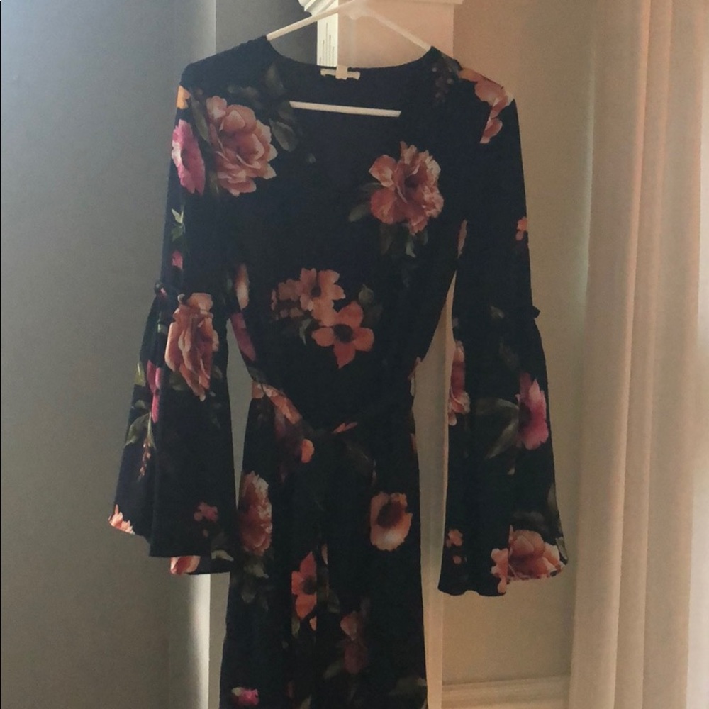 Floral long sleeve knee length dress (NWT)